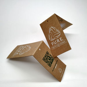 ป้ายแขวนกระดาษคราฟท์เป็นมิตรต่อสิ่งแวดล้อมแผ่นกระดาษรีไซเคิลพิมพ์ลายสกรีนเสื้อผ้ากระดาษรีไซเคิลป้ายราคาสำหรับแขวนรหัส QR ข้อมูลแบรนด์ - Product Image 1