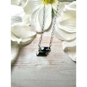Collier Tia Long en argent sterling avec motif floral géométrique, serti de zircons, diamants et perles, rhodié, tendance, idéal pour un cadeau - Product Image 1