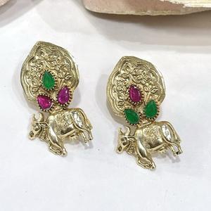 Pendientes pulidos de oro de alta calidad con estilo, ropa moderna para fiestas, bodas, colección de ropa para mujeres y niñas - Product Image 1