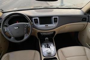 Hyundai Genesis 4.6 Sedán 2011 Usado en Buenas Condiciones - Product Image 3