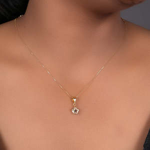 Collier pendentif étoile plaqué or 18 carats avec zircon cubique serti clos, chaîne minimaliste en alliage pour usage quotidien - Product Image 3