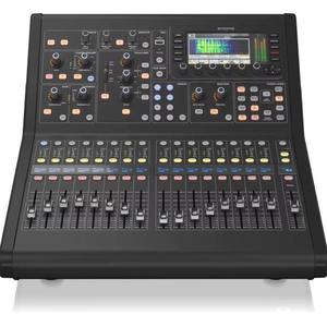 Console de mixage numérique compacte M32R LIVE à 40 entrées - Product Image 1