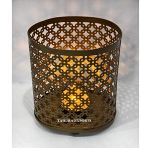 Portavelas de red de metal simple para decoración del hogar con efecto de iluminación suave, ideal para dormitorios, salas de estar o entornos acogedores al aire libre - Product Image 4