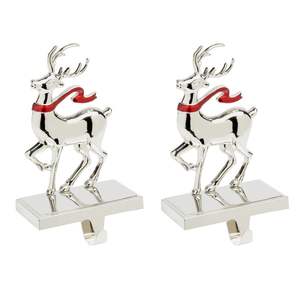 Porte-bas de cheminée en fer forgé avec des accents de fête parfait pour un salon de Noël chaleureux et confortable - Product Image 5