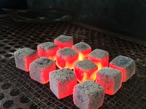 Briquettes de charbon de bois hexagonales en bois dur avec trou, fabriquées à la machine, à haute valeur calorifique, faible teneur en cendres, combustible pour barbecue - Product Image 6