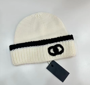 Gorro de Invierno Europeo Americano con Letras Bordadas, Tejido Jacquard de Spandex/Algodón, Grueso, con Protección para las Orejas - Product Image 1