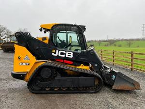 Chargeuse compacte sur chenilles JCB 300T Diesel à haut débit, très bien notée, avec moteur Kohler, boîte de vitesses haute efficacité pour levage lourd et terrassement - Product Image 2