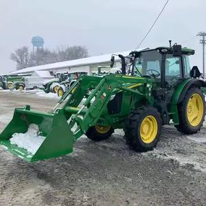Tractor Agrícola John Deere Original de Primera Calidad Disponible para la Venta, Modelo 2023, Mini Cargador Frontal y Trasero con Retroexcavadora, Motor de 200 Toneladas - Product Image 2
