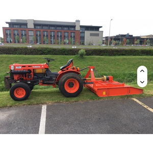Tractor rojo con brazo excavador hidráulico y cuchilla frontal, equipo de jardín multifuncional con transmisión por engranajes - Product Image 3
