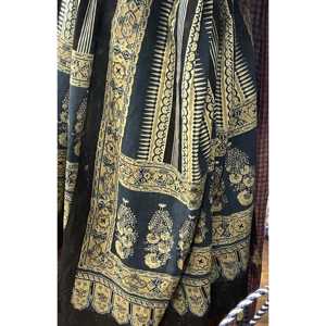 Pañuelo de Lana Jacquard de Alta Calidad con Rayas Decorativas, Transpirable, Ligero, Casual, Cuadrado, con Diseño a Mano y Logotipo Personalizable - Product Image 4