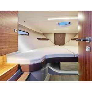 Lancha de Carreras Windy 27 Solano RS con Motor de 1x430 CV, Dimensiones 8.24x2.60 m - Product Image 3