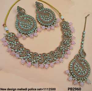 Ropa de fiesta de diseñador, joyería de piedras antiguas, ropa tradicional, hermoso diseño, Gargantilla pesada antigua, conjunto de collar, pendientes Mangtika - Product Image 1