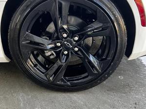 Chevrolet Camaro Coupé 2022 Nuevo, Limpio, Automático, Llantas R18, Interior Claro, Emisión Euro VI, Techo Solar, Cámara Trasera de 360° - Product Image 3