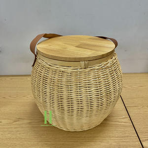 Cesta de Picnic Tejida a Mano de Bambú Estilo Bohemio Ecológica HNH con Asa de Cuero, Diseño Flexible de 50 cm, Capacidad de 6-10 L, Vietnam - Product Image 1