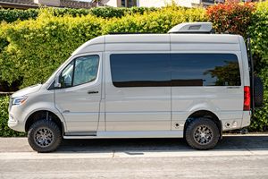 Mejor Oferta 2025 Sprinter 2500 Day Cruiser |   Furgoneta de Lujo VIP |   Asientos Premium |   Vehículo Listo para Exportación - Product Image 5