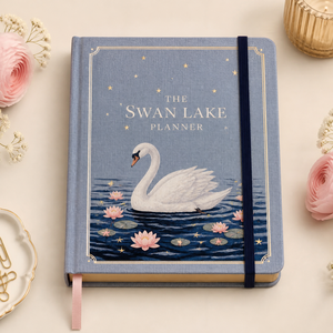 Agenda Personalizzata LABON Swan Lake Blu Polvere con Copertina Rigida in Lino, Titolo in Caratteri <span class=keywords><strong>Bianchi</strong></span>, Cigni e Ninfee, Bordi Dorati, Elastico Blu Navy - Product Image 3