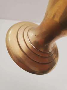 Jarrón de latón decorativo Ttaditional Diseño floral de acrílico Regalo perfecto o adición de decoración del hogar a un precio razonable - Product Image 3