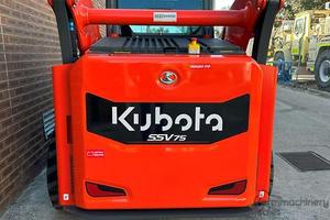 ห้องโดยสารรถตักขนาดเล็ก เบาะนั่งสีดำ รถตักล้อยาง Kubota รุ่น SVL65-2 เครื่องยนต์ดีเซล - Product Image 4