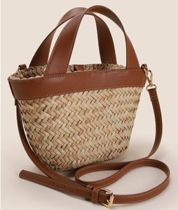 Sacs à main en coton magnifiquement imprimés pour dames avec des compartiments pratiques parfaits pour le travail, l'université et les voyages - Product Image 1