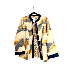 เสื้อแจ็คเก็ตยีนส์พิมพ์ลายแบบกลับด้านได้สำหรับผู้ชาย - Product Image 3