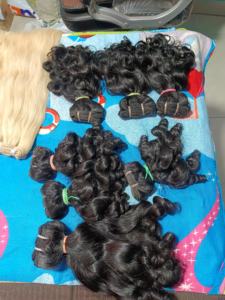 Cheveux humains Remy naturels doux 100% non traités ondulant Meilleur tissage de cheveux sans perte et sans enchevêtrement. - Product Image 5