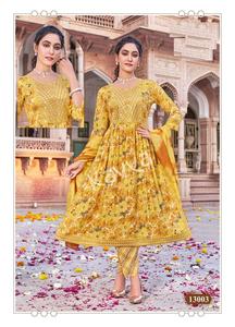 Fancy Collection Nayra Cut Kurtis con cápsula Foil Print Top and Bottom Chanderi Sequence Dupatta set para venta en línea - Product Image 4