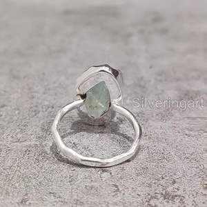 แหวนเงินแท้ 925 ประดับพลอยอะความารีนธรรมชาติ สำหรับผู้หญิง ดีไซน์แบบตอกลาย  ของขวัญวันเกิด/คริสต์มาส ทำด้วยมือ - Product Image 6