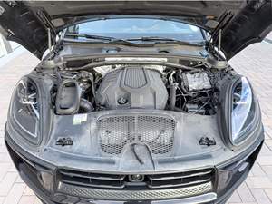 LISTO PARA ENVIAR - USADO, VOLANTE A LA IZQUIERDA |   CONDUCCIÓN DERECHA |   Porsche Macan 2022, 5900 millas, Turbo, 4 cilindros, tracción total - Product Image 5