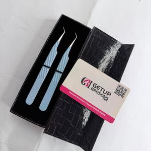 Pince à épiler GETUP BROSONS IMPEX GBI-EET-5002 en acier inoxydable à 45 degrés, bleu clair, revêtement poudré, pointe argentée, prise diamantée lisse - Product Image 1