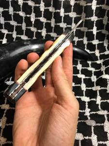 Hermosa maquinilla de afeitar de seguridad Industrial de grado DIY hoja de acero de Damasco mango de hueso personalizable hermoso cuchillo recto de hueso OEM - Product Image 3