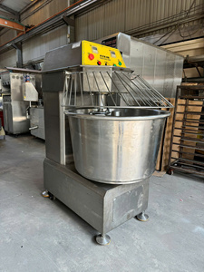 Amasadora Comercial KIEN Fácil de Operar, Capacidad de 25 kg, 220 V, 3.7 kW, Peso de 230 kg, Equipo de Panadería, 1 Año de Garantía - Product Image 5