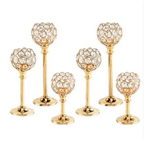 Bougeoirs en métal doré au design unique Ensembles en cristal Pièce centrale attrayante de petite taille Décoration de table Bougeoir - Product Image 1