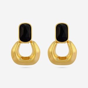 Boucles d'oreilles pendantes géométriques chic - Alliage de zinc, pierres noires et blanches, finition dorée, pour soirée, 193025 - Product Image 2