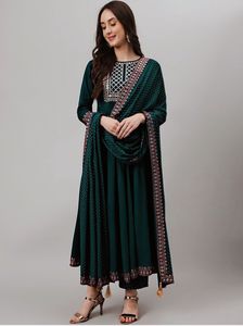 Neuer <span class=keywords><strong>Designer</strong></span> Nayra-Schnitt aus reiner Baumwolle mit Faden arbeit Stickerei Handarbeit Touch Ready made <span class=keywords><strong>Kurtis</strong></span>
