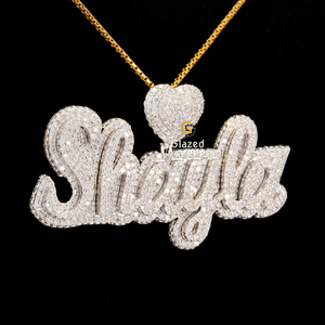 Nuevo y encantador colgante de Hip Hop con letras personalizadas completamente heladas hecho de diamantes redondos brillantes de moissanita, oro blanco de 10 quilates - Product Image 2