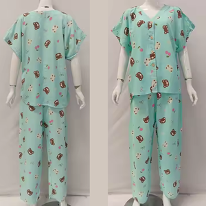 Pyjama élégant en rayonne pour l'été Vêtements de nuit à col en V avec fermeture à taille élastique Pantalon long et manches courtes pour le printemps - Product Image 3
