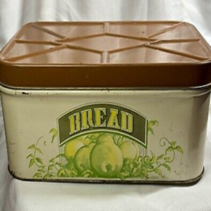 Elegante caja de pan blanca moderna con tapa elevadora de madera natural cálida y un encantador boceto dibujado a mano de pan y pretzels - Product Image 4