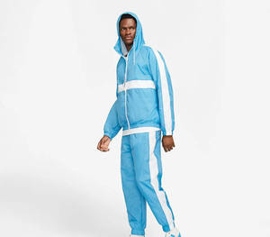 Conjunto Deportivo Cortavientos de Nailon Personalizado a Precio Accesible para Hombre, Ropa Deportiva Vintage Resistente al Viento para Hombre - Product Image 1