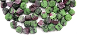 Super qualité 50 pièces 6-8 MM rubis Zoisite bijoux bruts pierres précieuses naturelles en vrac coeur couronne Chakra rugueux 50 pièces rubis Zoisite - Product Image 3