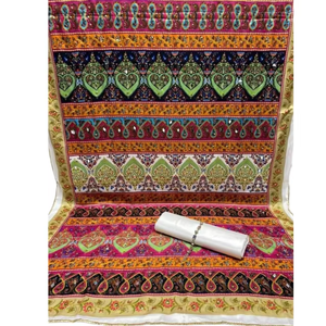 Dupatta en mousseline de soie à imprimé floral traditionnel rouge foncé et vert forêt avec bordure ornée d'or parfait pour les fêtes - Product Image 3