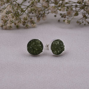 Boucles d'oreilles en argent sterling 925 de créateur faites à la main avec une perle unique en plaqué or moldavite naturelle comme pierre principale - Product Image 2