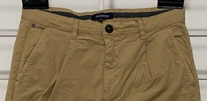 กางเกงขายาวผู้ชายทรงสลิมสำหรับฤดูร้อน ผ้าทวิลล์ยืดหยุ่น ระบายอากาศได้ดี เป็นมิตรกับสิ่งแวดล้อม ป้องกันรอยยับ ดีไซน์ทรงตรง สีพื้นเรียบง่าย - Product Image 3