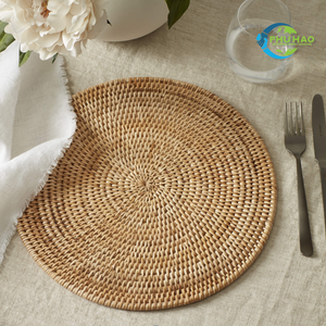 Tendance du moment : assiettes de présentation en rotin tissé, sets de table tissés à la main, accessoires de table pour décoration de table bohème - Product Image 3