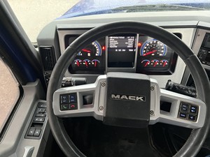 MA CK PINNACLE 64T USATO 2024, 12.8L 6 Cilindri 445 CV, Motore Tipo-MP8 8x4, Carburante-Diesel, Classe-8, Trasmissione-AMT, Guida a Sinistra - Product Image 5