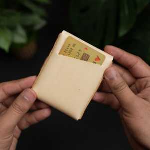 Non. Portefeuille minimaliste tout-en-un pour cartes de crédit 101, en cuir végétal tanné naturel brun, garantie 5 ans - Product Image 3