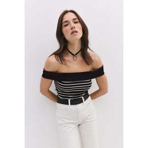 เสื้อยืดคอกลมแขนกุดแบบเปิดไหล่ - Product Image 2