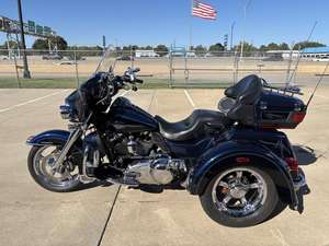 Harley-Davidson d'occasion 2012 ®   FLHTCUTG - Tri Glide ®   Ultra Classique ®   disponible à la vente - Product Image 3