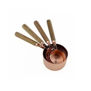 Ensemble d'accessoires de cuisine en acier inoxydable rose doré élégant, 4 pièces, outils de pâtisserie, tasses et cuillères à mesurer avec manche en bois de noyer - Product Image 1