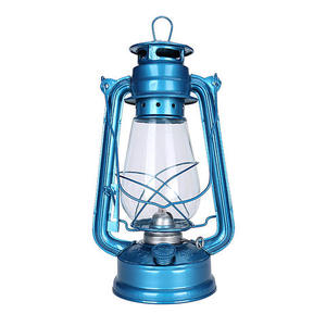 Lanterne en métal antique, porte-bougie décoratif rustique, accent vintage pour la maison, pour un éclairage doux et chaleureux et une décoration intérieure classique - Product Image 1