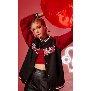 Chaqueta Varsity Premium para Mujer, Mezcla de Lana, con Parches Bordados Personalizados y Logotipo, al por Mayor - Product Image 1